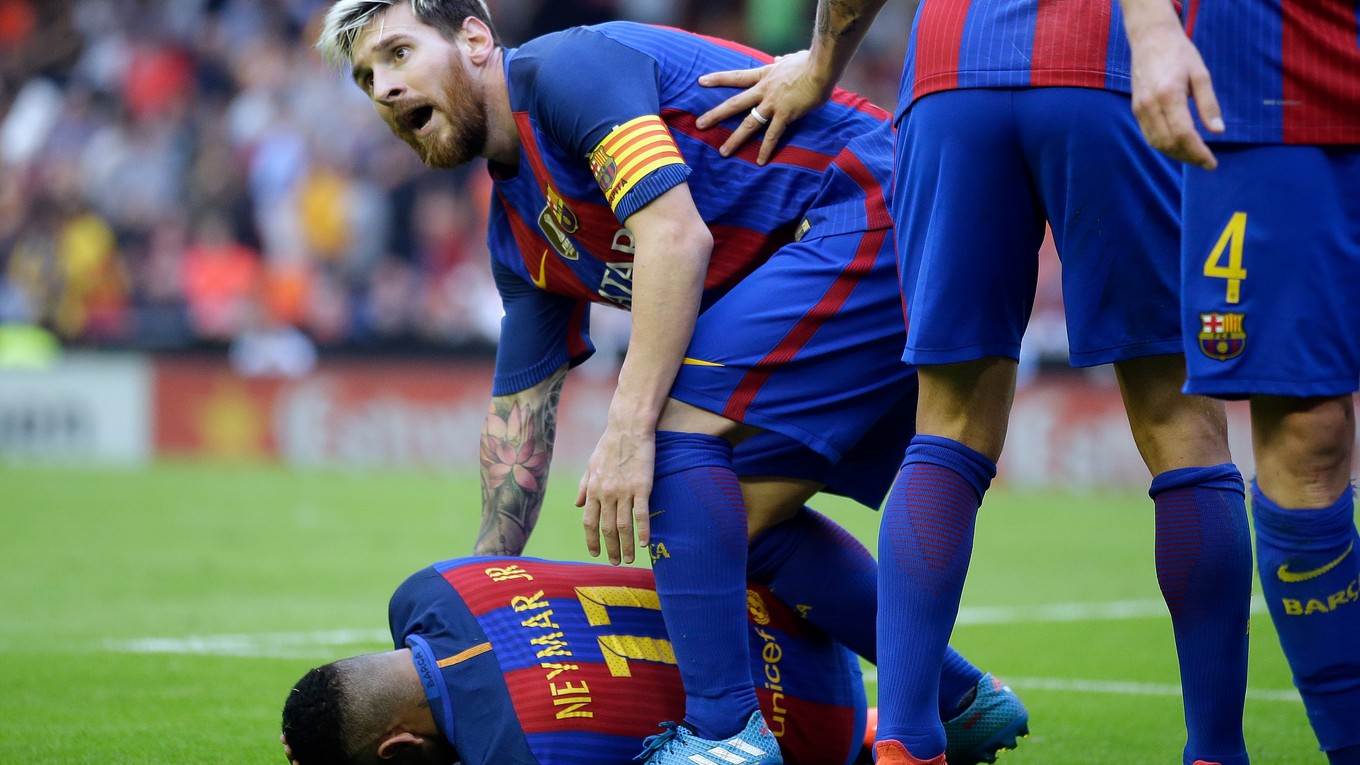 Fľaša z hľadiska zasiahla do hlavy Brazílčana Neymara.