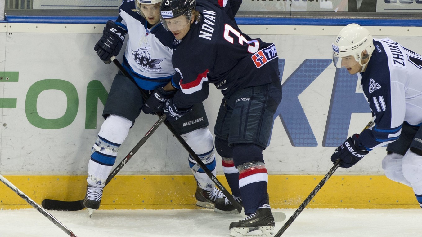 Filip Novák (v strede) už v Slovane pôsobil.