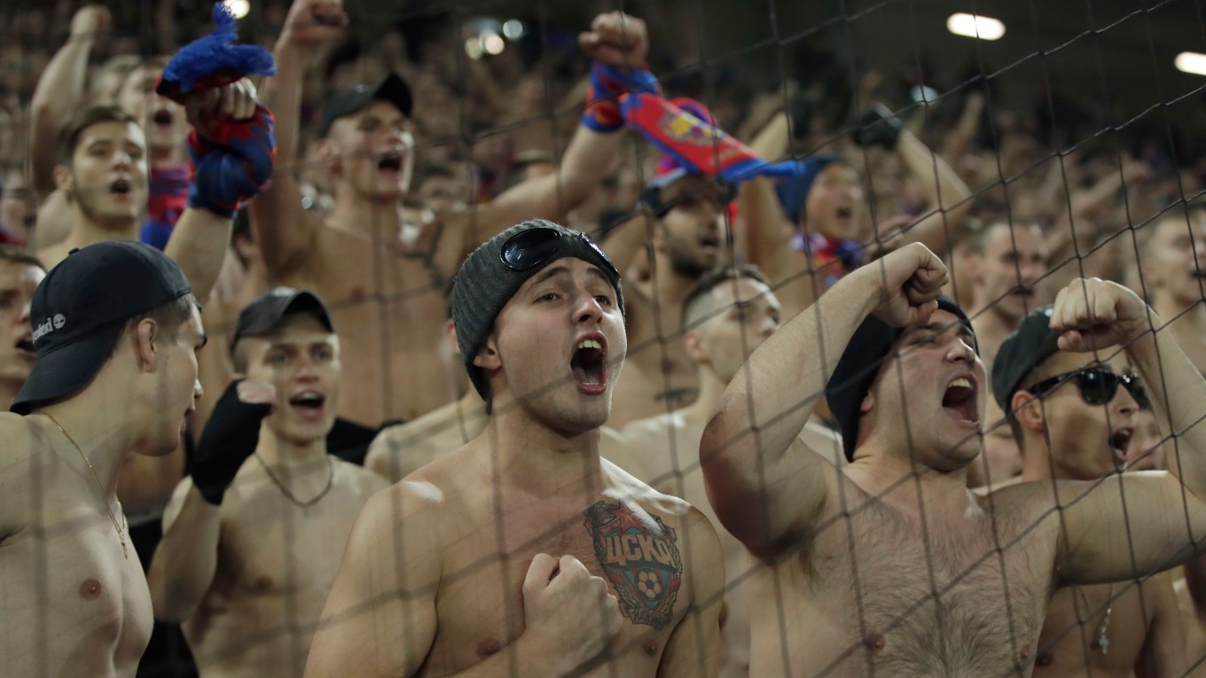 Fanúšikovia CSKA Moskva sa s priaznivcami Spartaku dostali aj do potýčok.