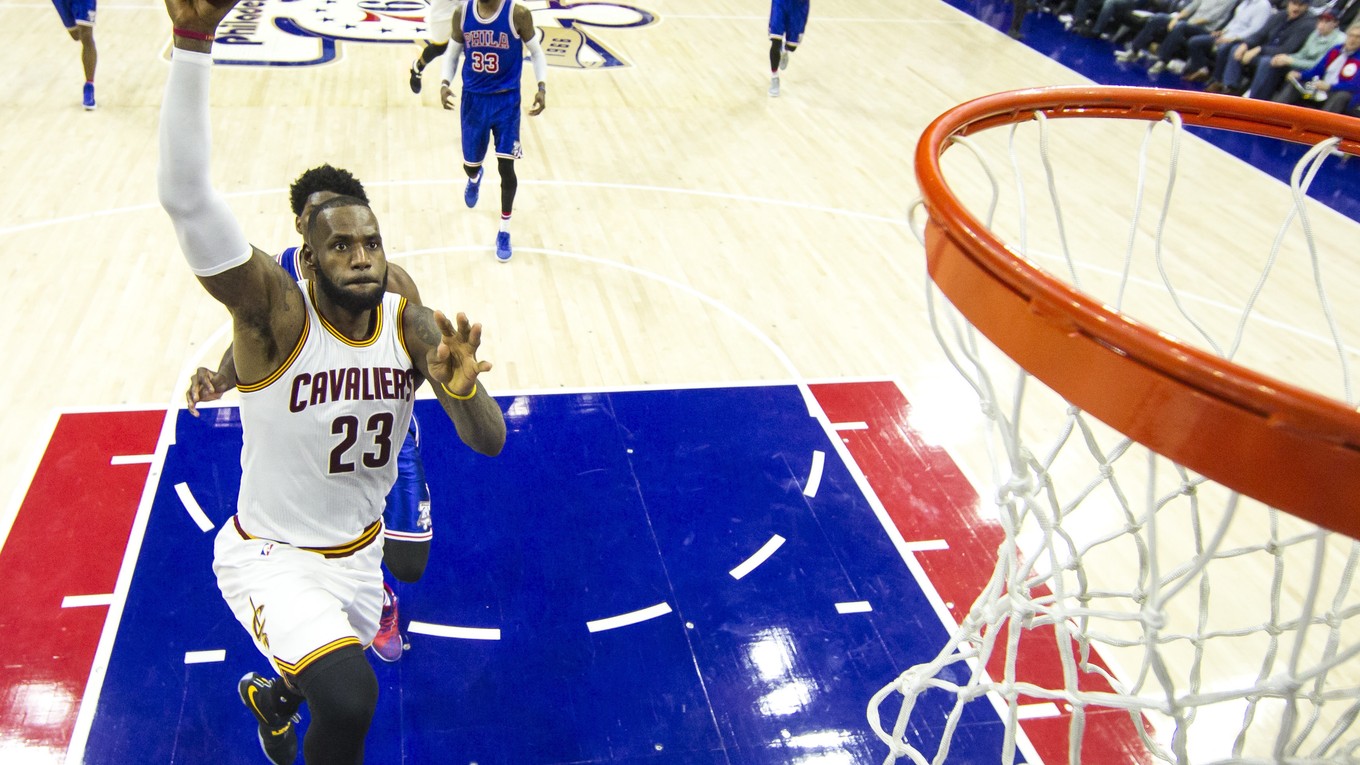 LeBron James bol opäť lídrom obhajcu titulu.