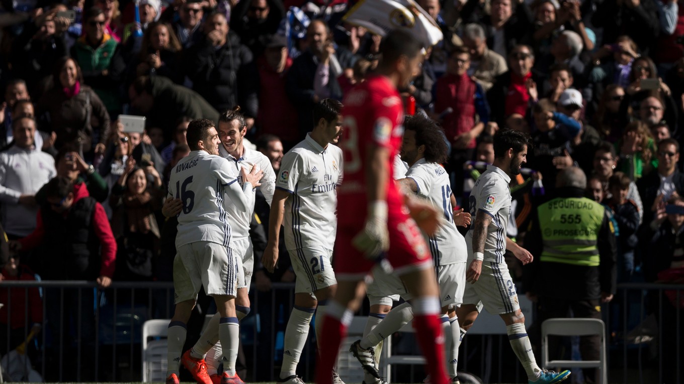 Futbalisti Realu Madrid sa radujú po jednom z gólov do siete Leganes.