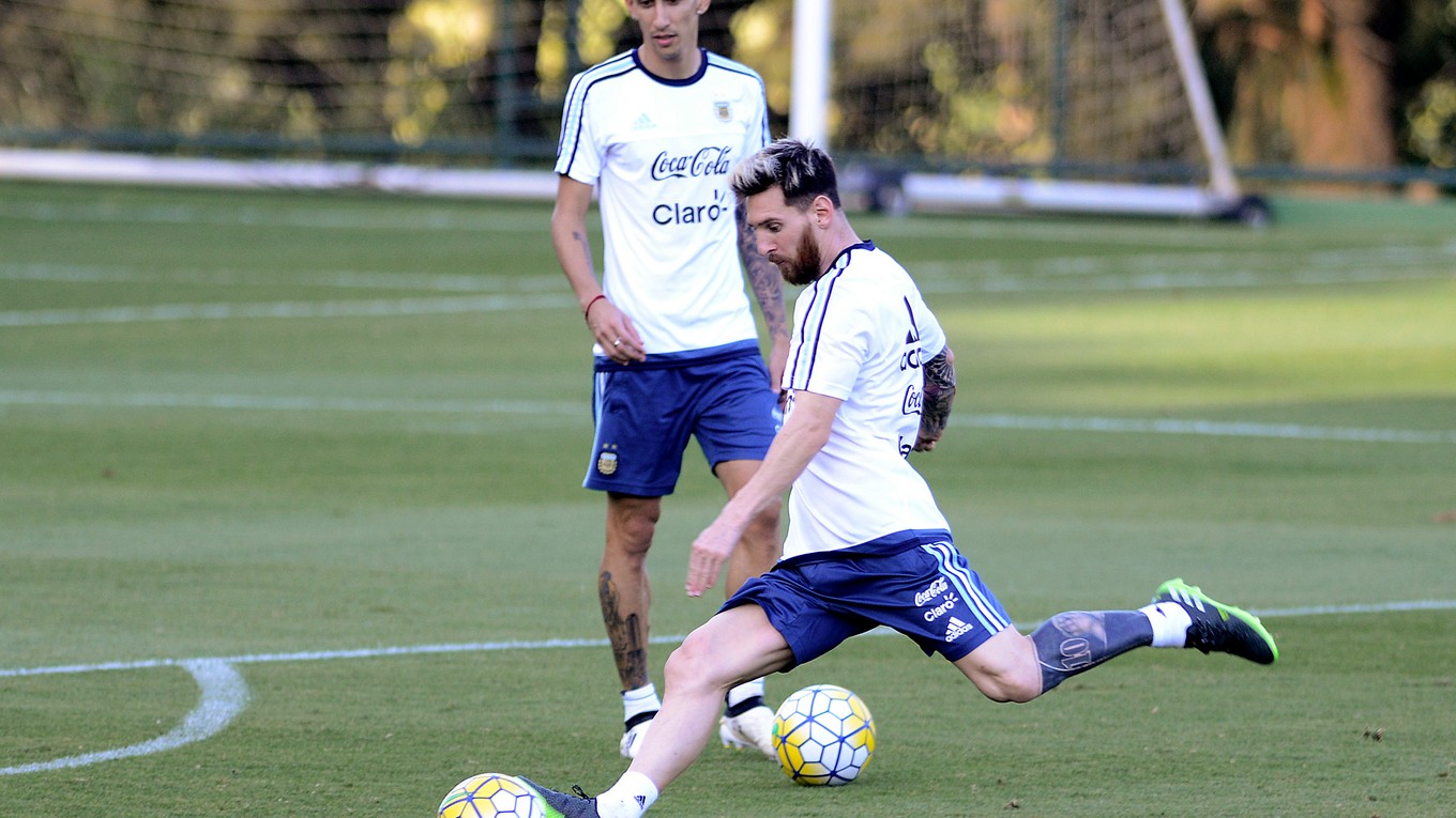 Lionel Messi sa pripravuje na zápas proti Brazílii. Do národného tímu sa vracia po zranení.