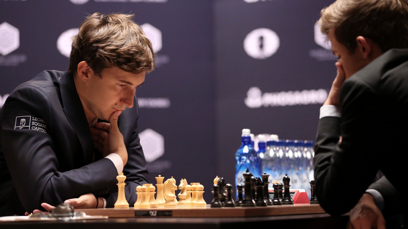 Sergej Karjakin zatiaľ majstrovi sveta odoláva.