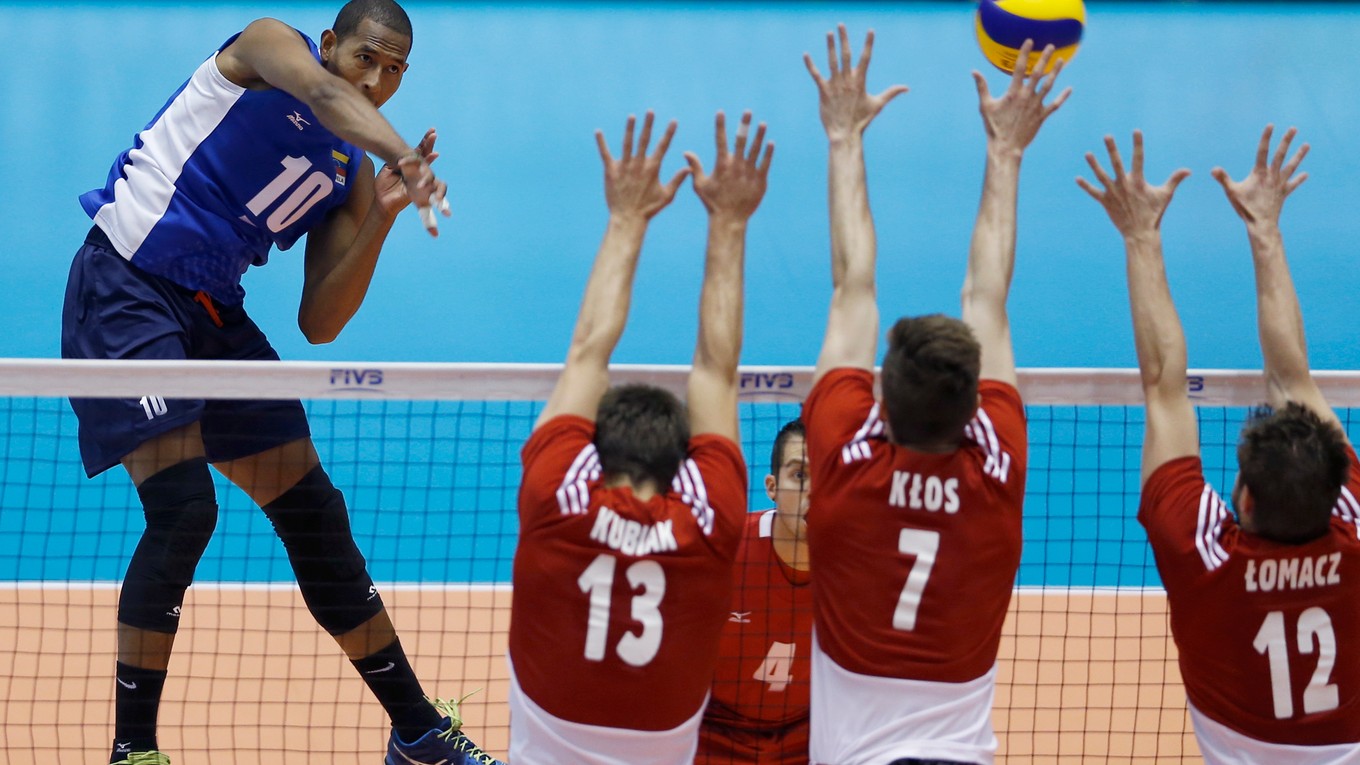 Kervin Piňerua (vľavo).