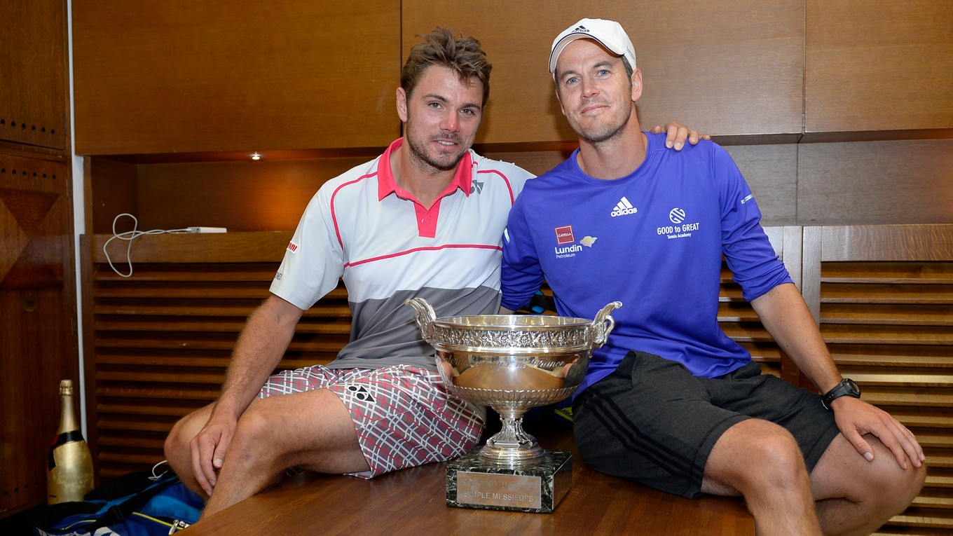 Magnus Norman (vpravo) doviedol minulý rok Stana Wawrinku k zisku trofeje na Roland Garros.