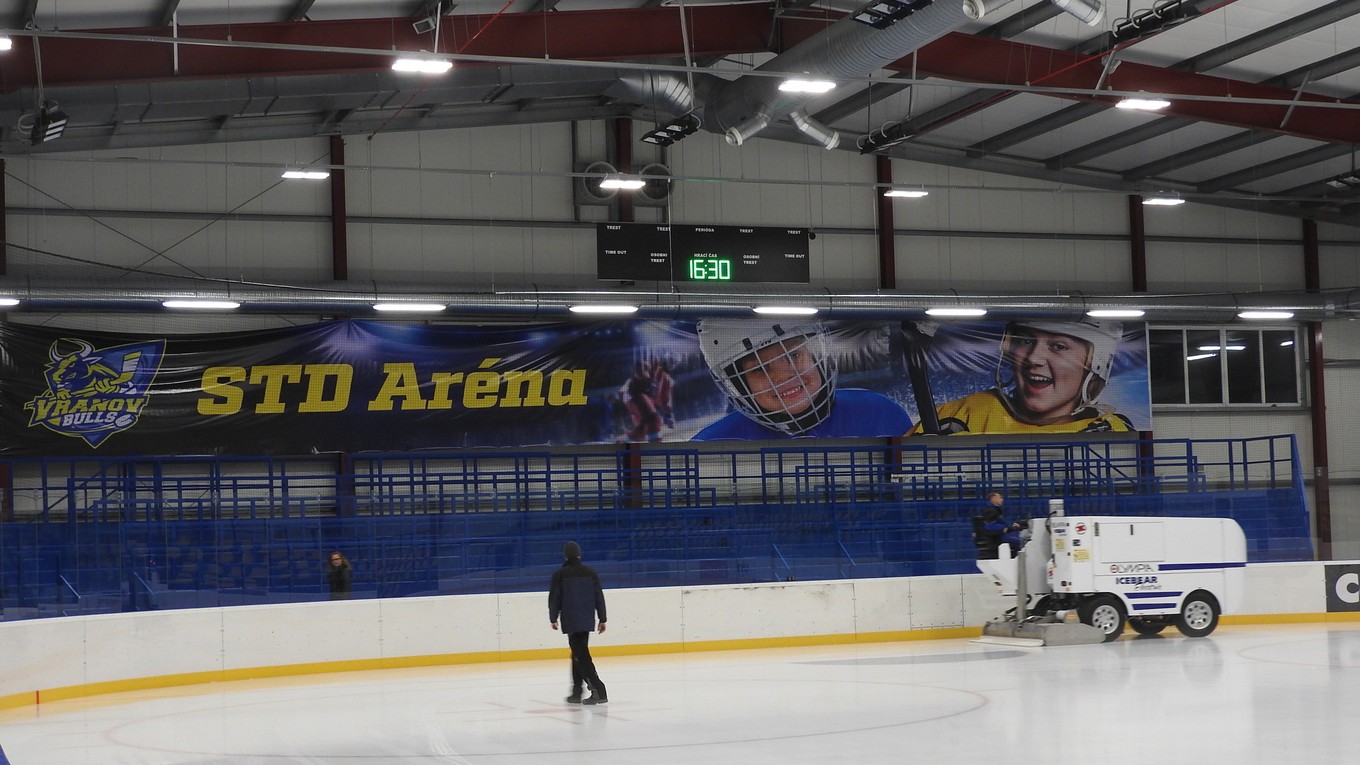 Nový hokejový štadión vo Vranove je už takmer kompletný.