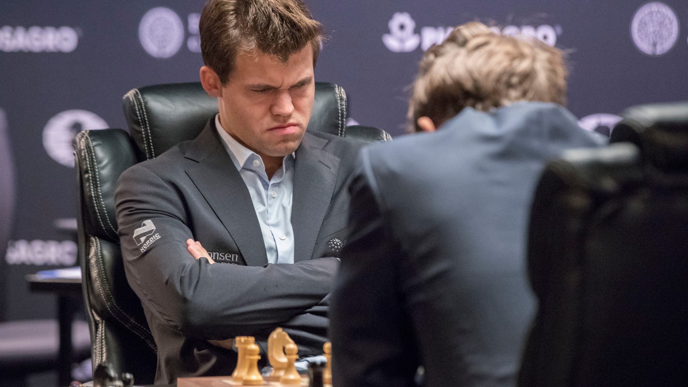 Magnus Carlsen vyhral desiatu partiu.