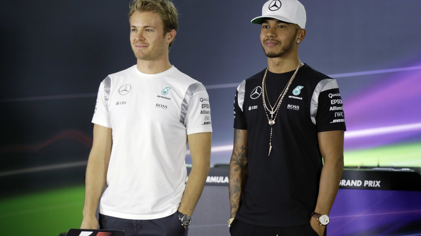 Súperi v boji o titul Nico Rosberg a Lewis Hamilton si odmietli podať ruky.