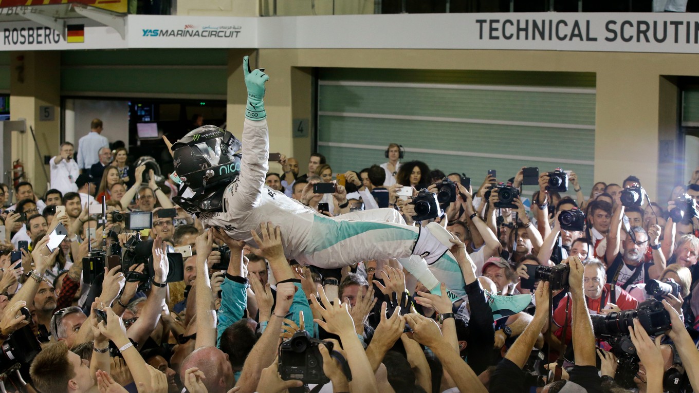 Nico Rosberg si užíval oslavy.