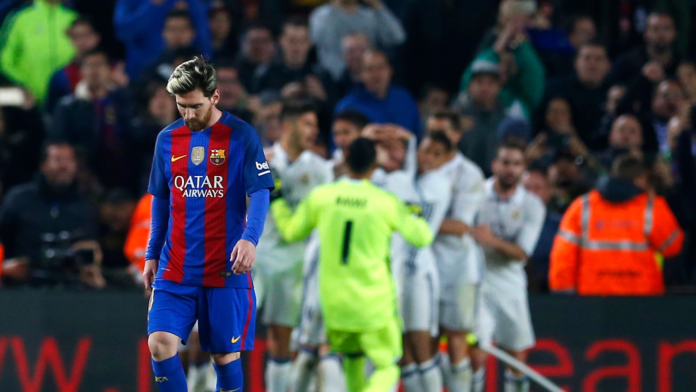 Sklamaný Lionel Messi po vyrovnávajúcom góle Realu Madrid.