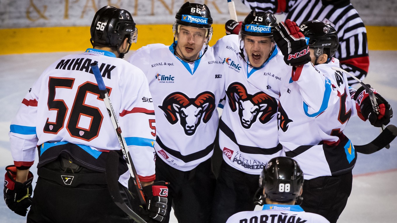 Hokejisti Banskej Bystrice v piatok svoj zápas neodohrajú.