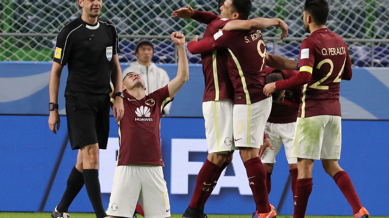 Hráči mexického klubu sa radujú z postupu.