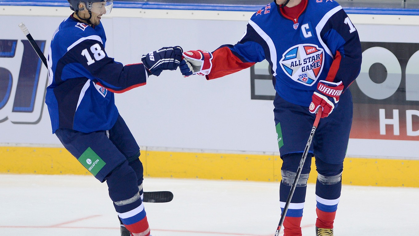 V roku 2014 sa Zápas hviezd KHL konal v Bratislave. Kapitánom jedného z výberov bol Iľja Kovaľčuk (vpravo), ktorý figuruje v nominácii aj teraz. Predvlani si tiež zahral Slovák Miroslav Šatan (vľavo).