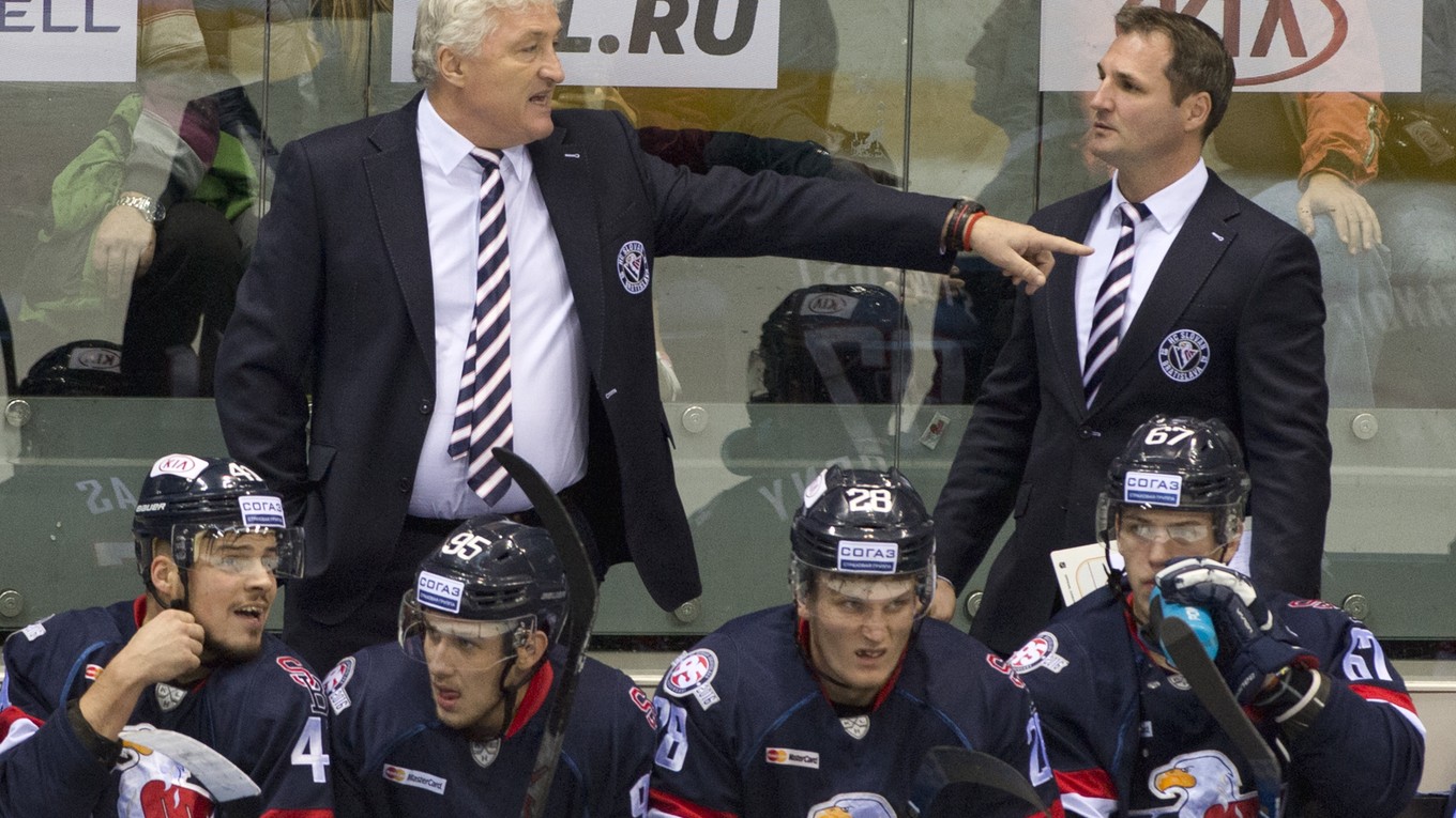 Slovan naďalej sužujú mimohokejové záležitosti.