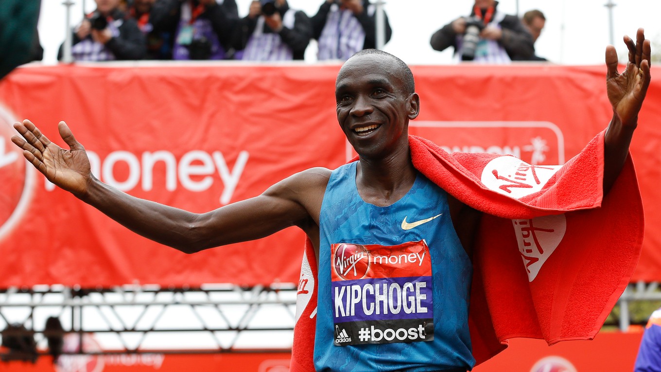 Keňan Eliud Kipchoge je momentálne asi najlepším maratóncom sveta. 