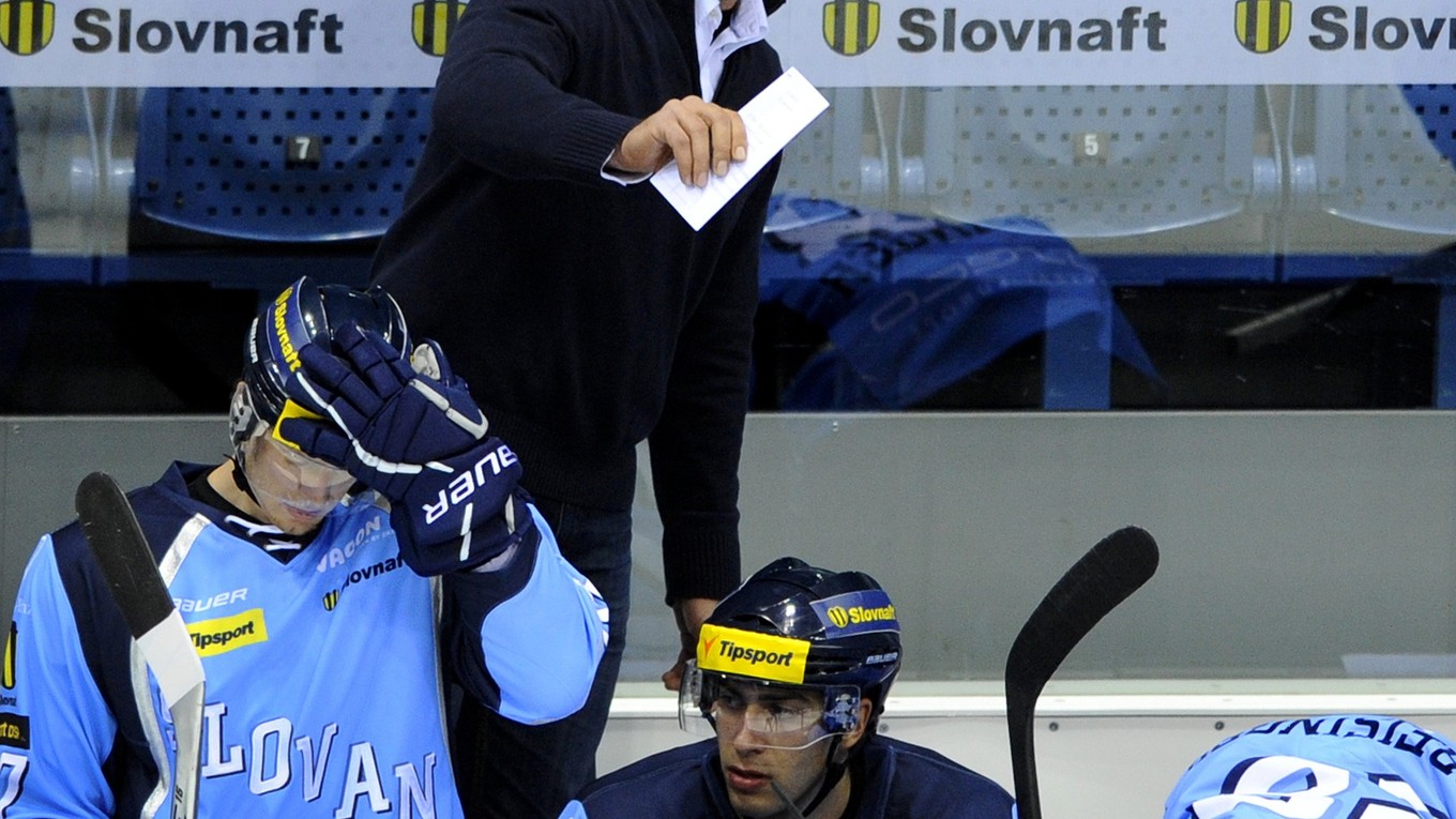 Štefan Mikeš v minulosti viedol aj hokejistov Slovana Bratislava.