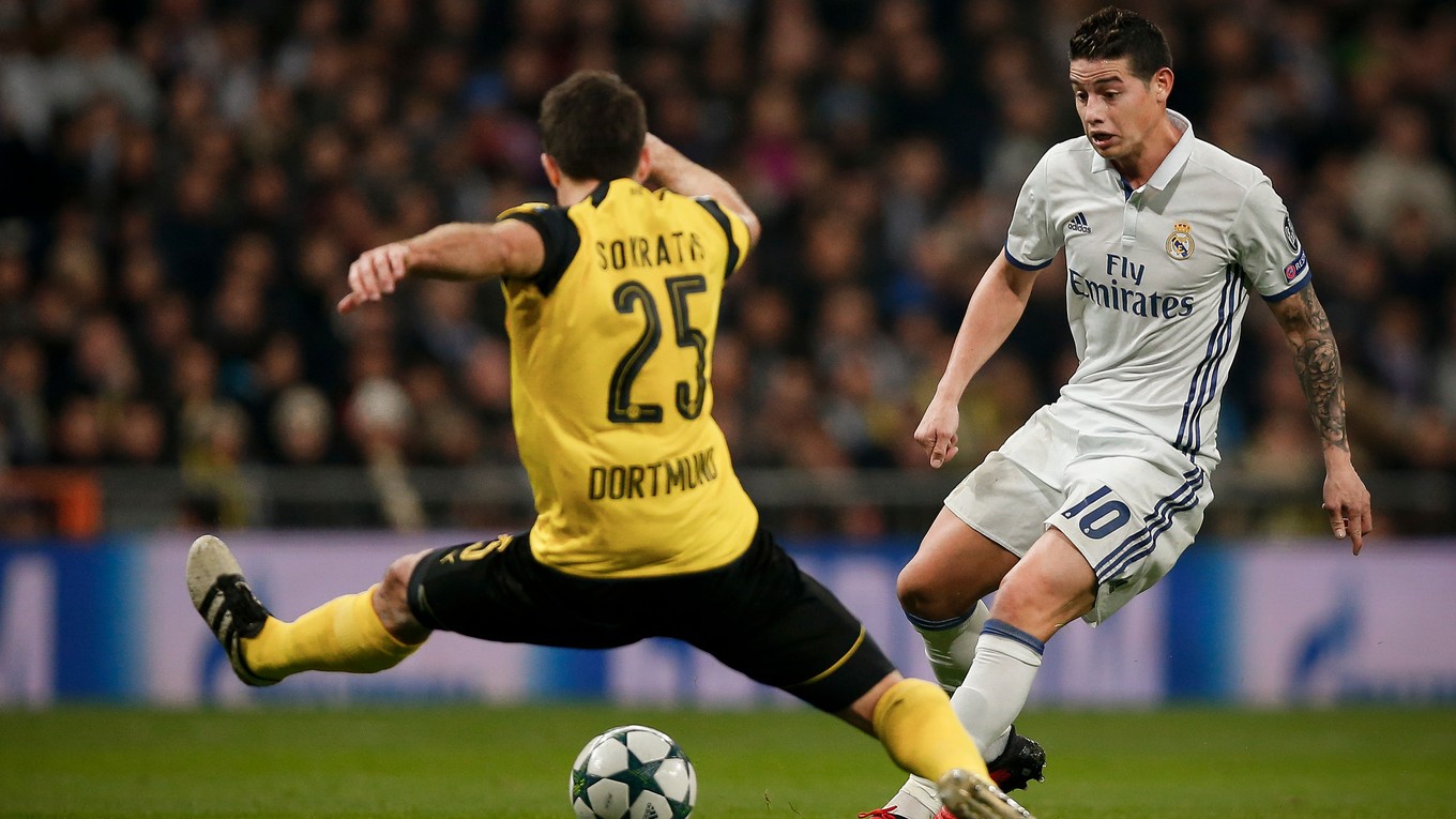 James Rodríguez (vpravo) si zrejme aj na jar bude obliekať dres Realu Madrid.