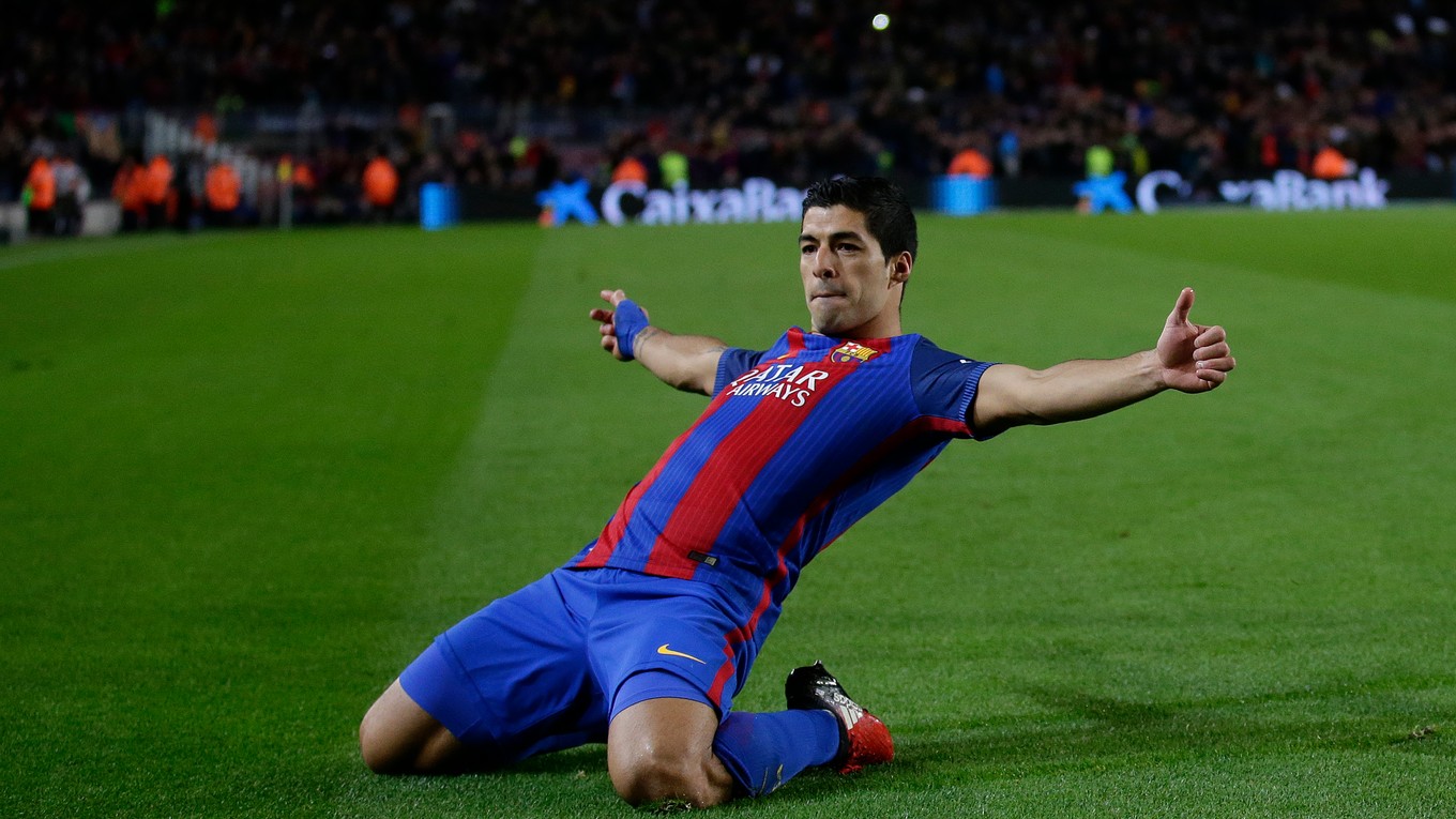 Luis Suarez dal svoj stý gól za Barcelonu.