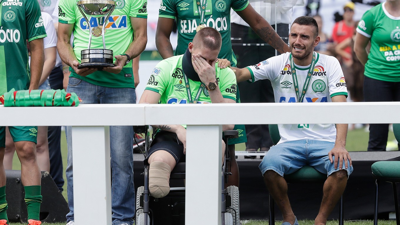 Medzi trojicou preživšími bol aj brankár Follmann.