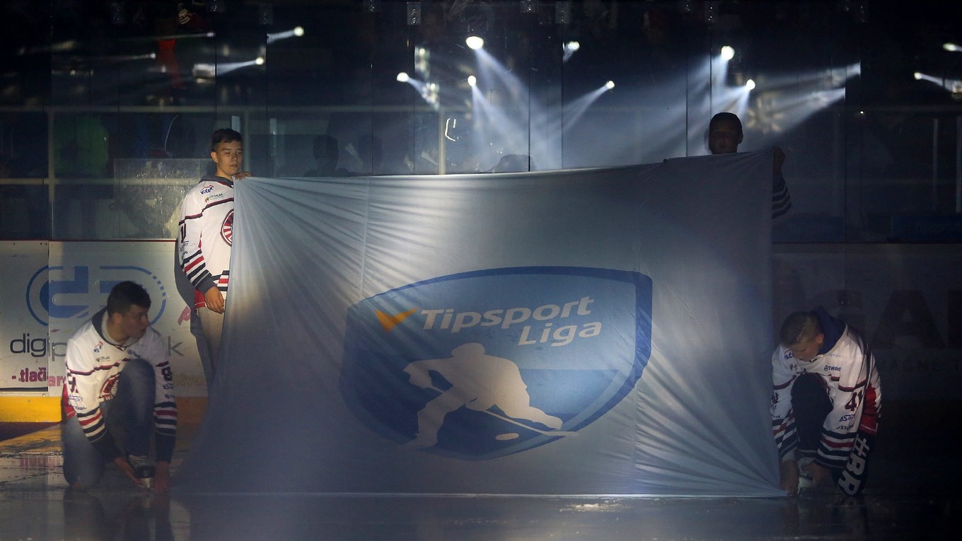 Na snímke logo nového ročníka súťaže pred začiatkom zápasu 1. kola slovenskej hokejovej Tipsport ligy HC'05 iClinic B. Bystrica - HK Nitra v Banskej Bystrici.