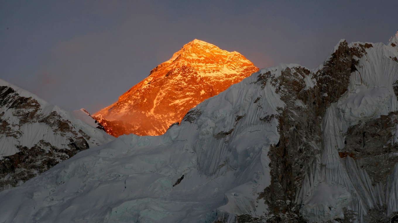 Najvyšší vrch sveta Mount Everest.