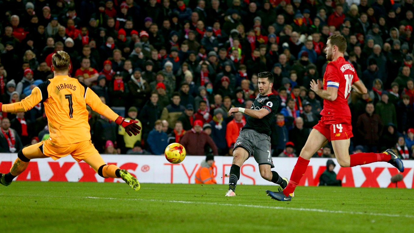 Liverpool odvetu nezvládol, po Longovom góle prehral so Southamptonom aj na domácej pôde.