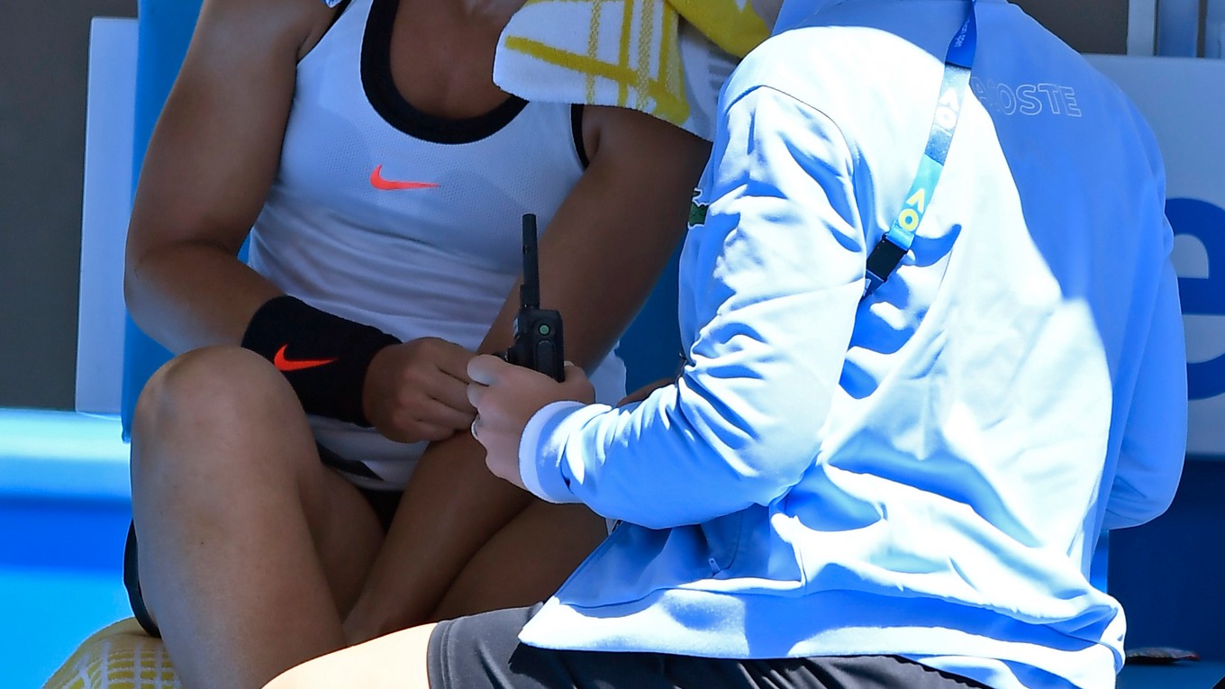 Sara Erraniová pre zranenie nedohrala na Australian Open zápas druhého kola.