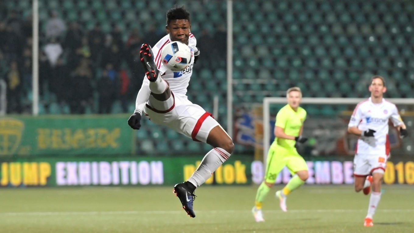 Aliko Bala (vľavo) si už dres Trenčína neoblečie.