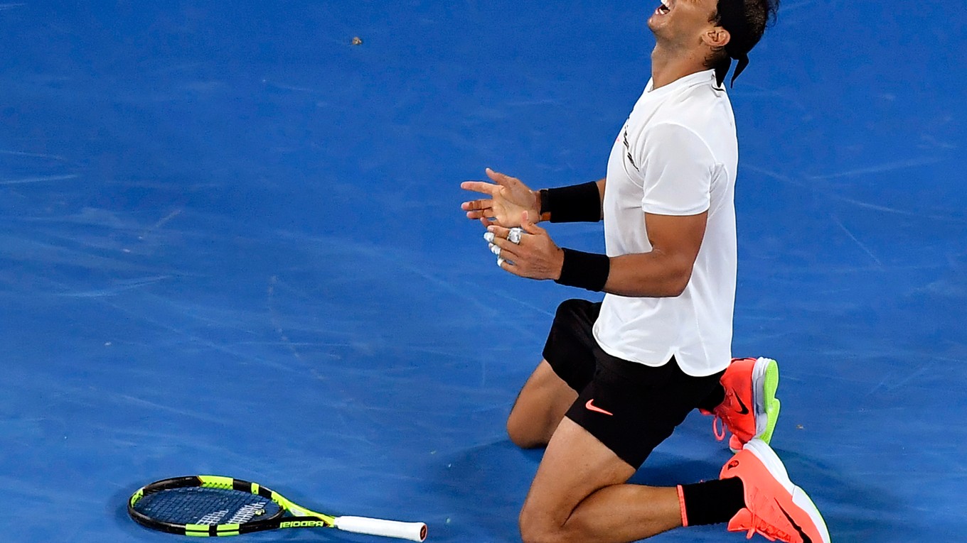 Rafael Nadal sa teší z postupu do finále.