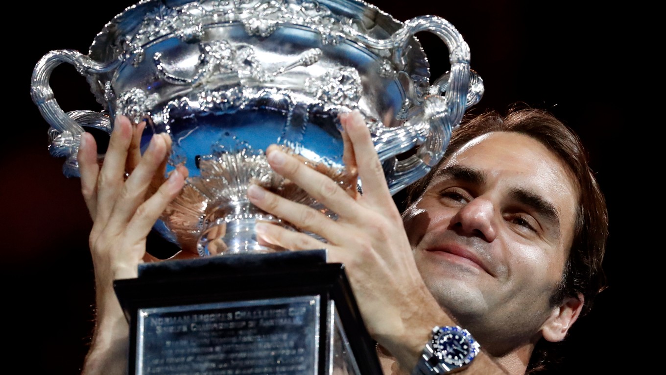 Švajčiarsky tenista Roger Federer sa stal po piaty raz víťazom mužskej dvojhry na grandslamovom Australian Open.