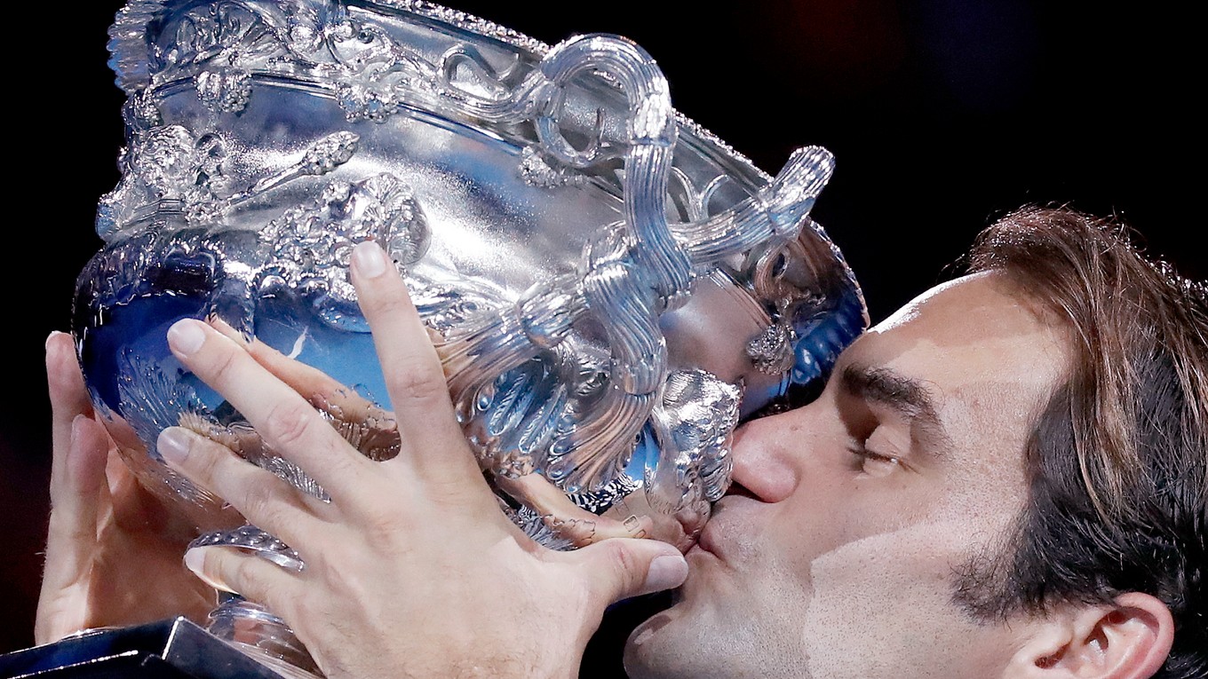 Roger Federer získal svoju osemnástu grandslamovú trofej.