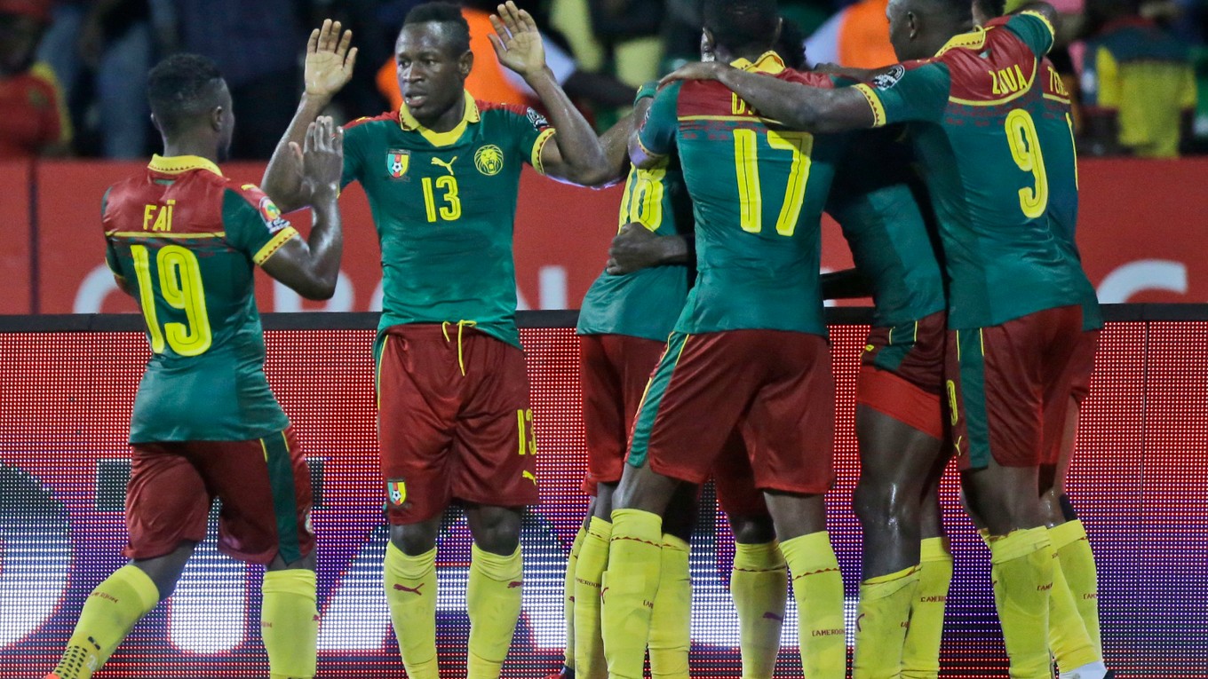 Kamerun oslavuje postup do finále Afrického pohára.