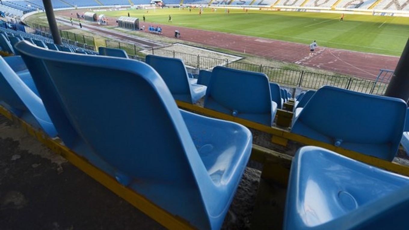 Slovan po incidente hral dva zápasy pred prázdnymi tribúnami.