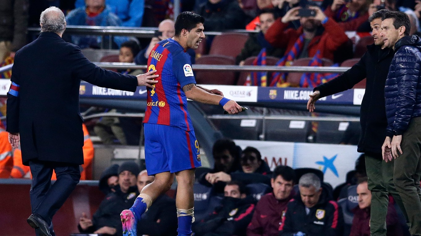 Uruguajský futbalista Luis Suarez neuspel s odvolaním a nezahrá si vo finále španielskeho Kráľovského pohára, v ktorom sa jeho tím FC Barcelona stretne s Alavésom (27. mája).