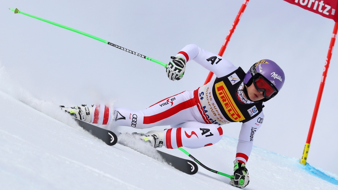 Anna Veithová na trati superobrovského slalomu na majstrovstvách sveta v St. Moritzi.