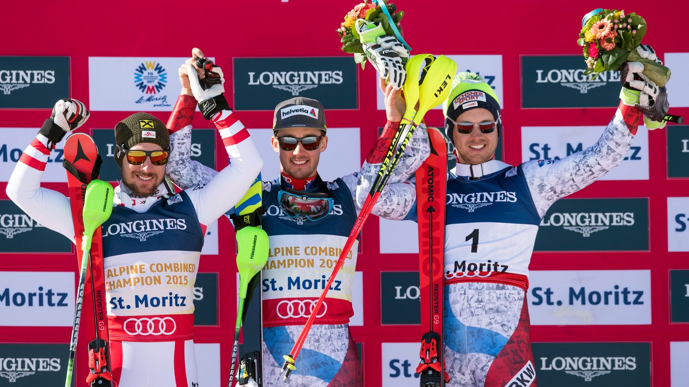 Luca Ärni (v strede) slávi svoje víťazstvo.