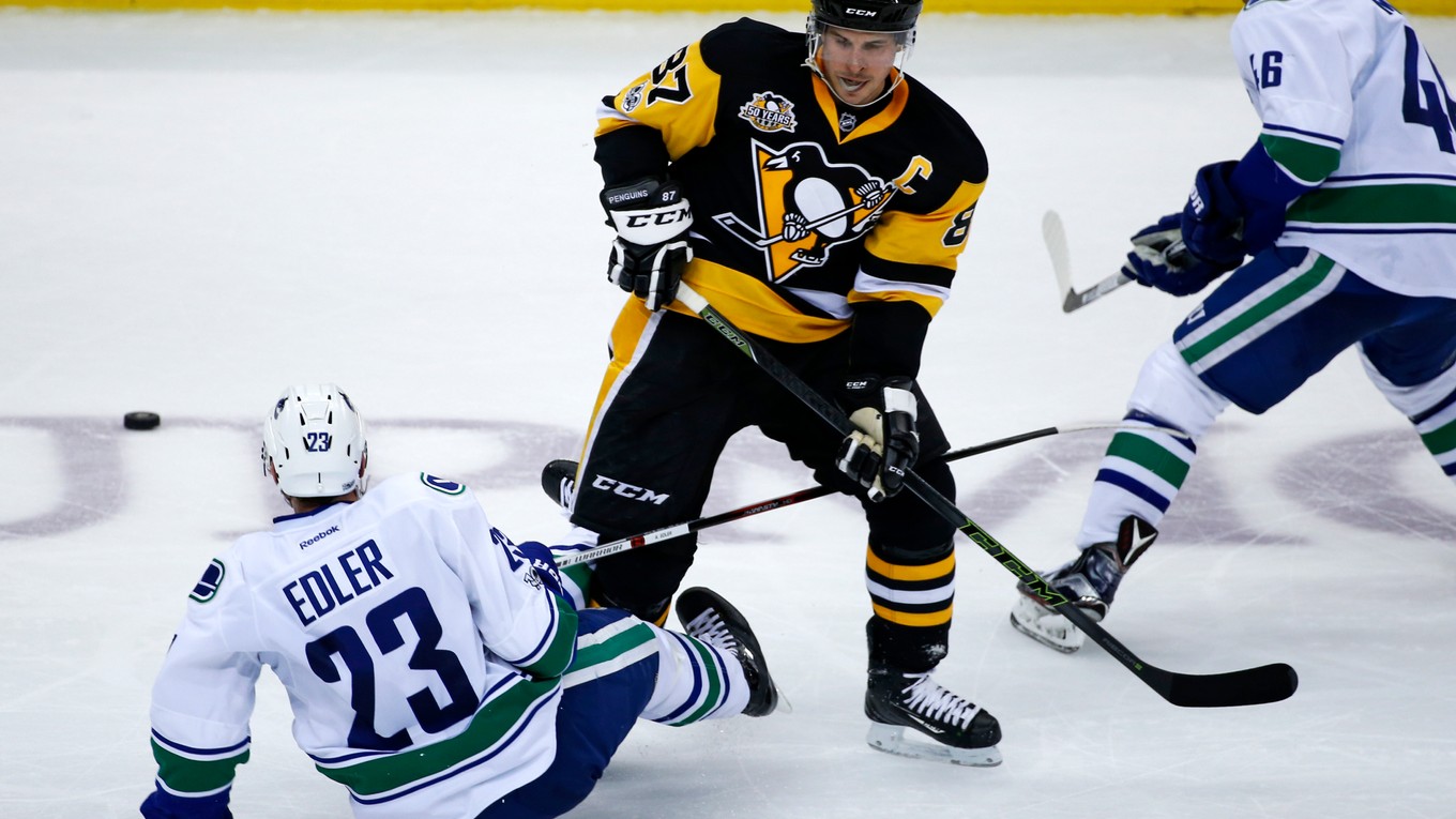 Kapitán Pittsburghu, Sidney Crosby, prispel k hladkému triumfu 4:0 nad Vancouverom jednou asistenciou, čo bol jeho 999. bod v najprestížnejšej hokejovej profilige a 61. v aktuálnej sezóne.
