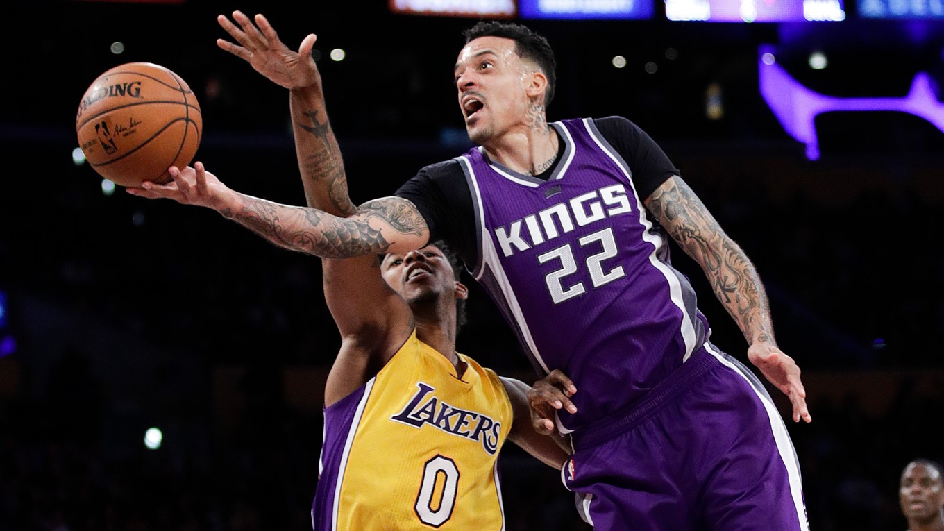 LA Lakers prehrali o jediný bod so Sacramentom - 96:97.