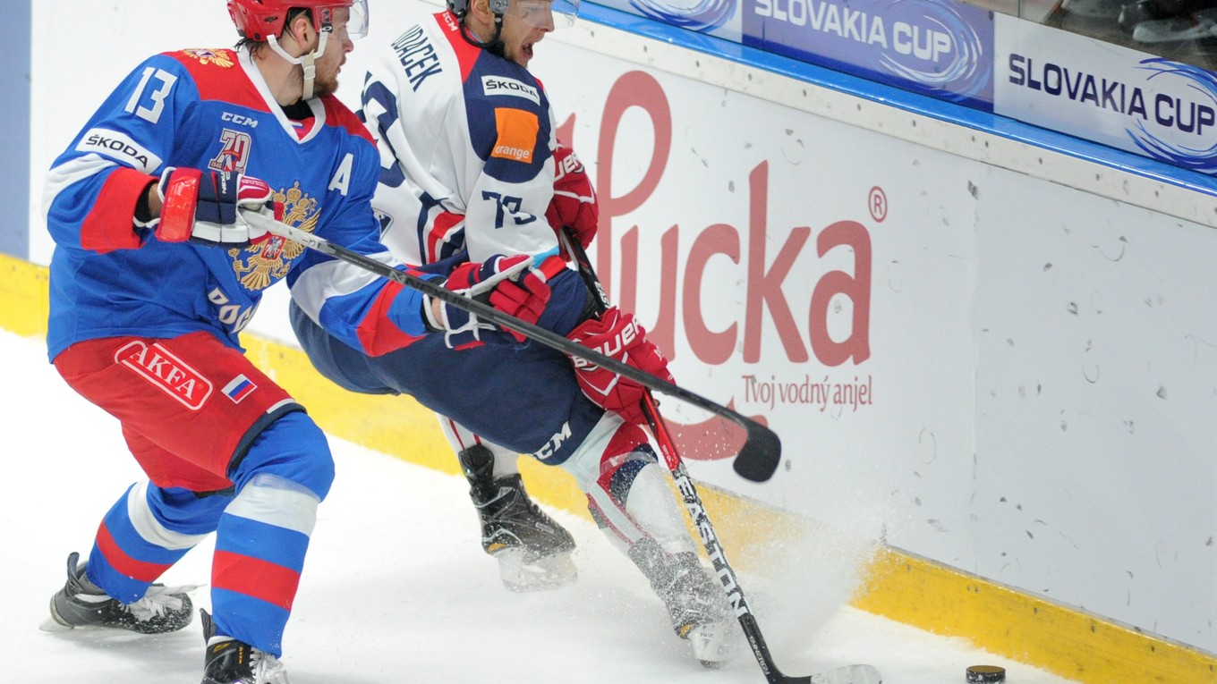 Libor Hudáček zo Slovenska (vpravo) a Vladislav Kaletnik z Ruska (vľavo) počas medzištátneho turnaja Slovakia Cup medzi Slovensko - Olympijský výber Ruska.