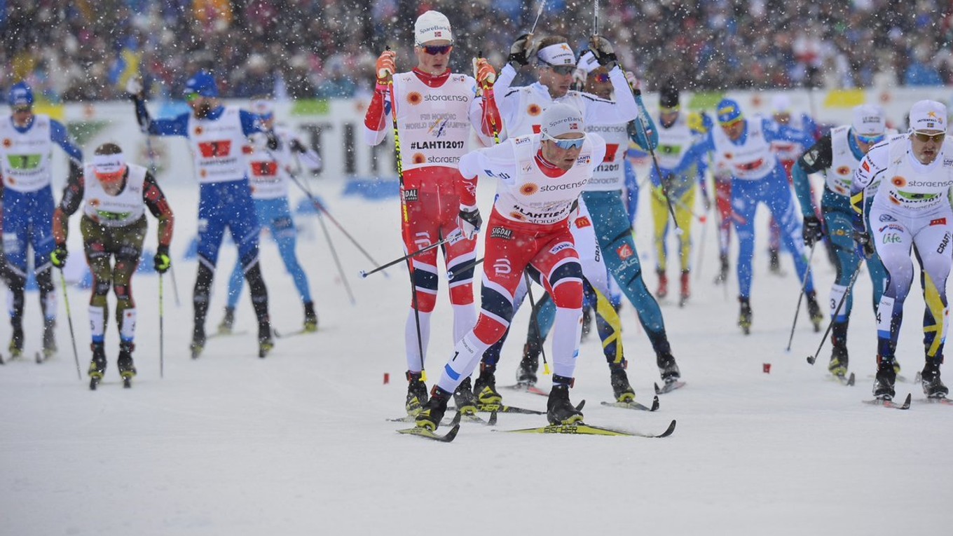V semifinále triumfoval nórsky tím v zložení Johannes Hösflot Kläbo a Emil Iversen.