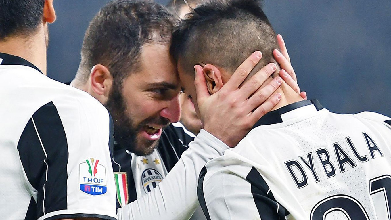 O víťazstvo Juventusu sa postarali Dybala s Higuaínom.