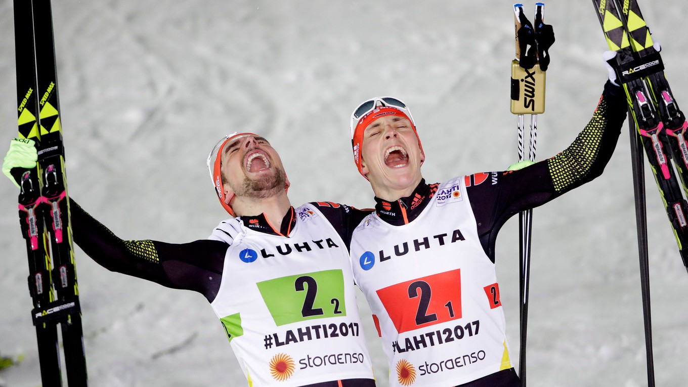 Nemeckí reprezentanti v severskej kombinácii Eric Frenzel a Johannes Rydzek triumfovali v piatkovom tímšprinte na MS v Lahti.