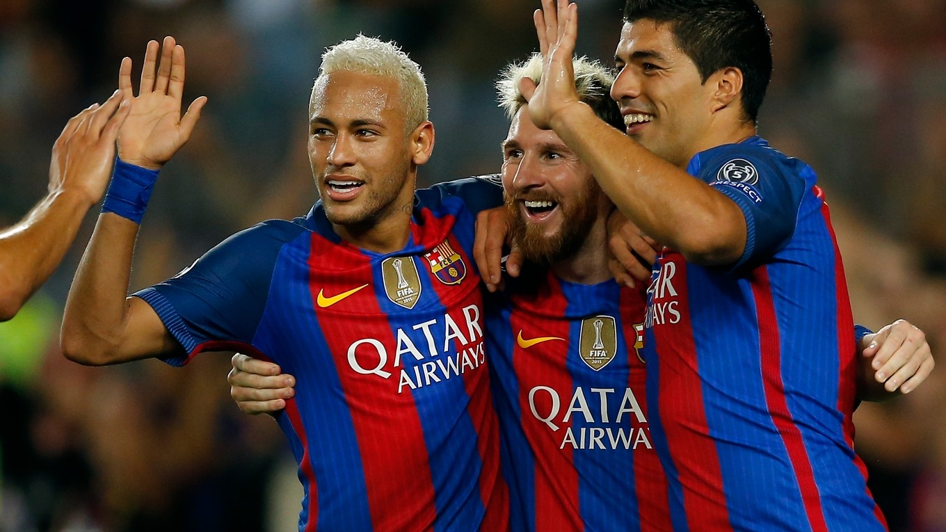 Hviezdna trojica Barcelony - zľava Neymar, Lionel Messi a Luis Suárez, sa môže opäť stretnúť v jednom klube. 