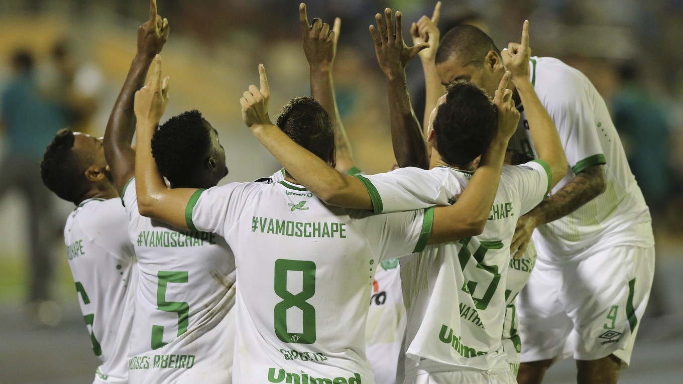 Brazílsky futbalový klub AF Chapecoense zažil víťazný návrat na medzinárodnú scénu po novembrovej leteckej tragédii, pri ktorej zomreli takmer všetci hráči tohto tímu.