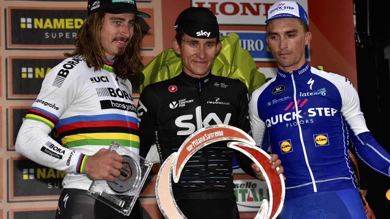 Peter Sagan (vľavo) obsadil na Miláno - San Remo druhé miesto. Zdolal ho iba Michal Kwiatkowski (v strede). Tretí skončil Francúz Julian Alaphilippe.