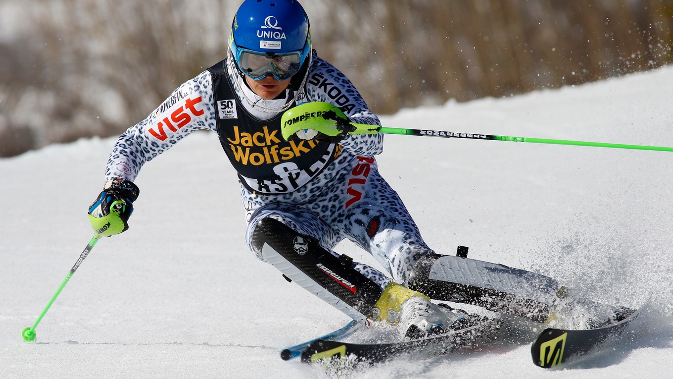 Veronika Velez-Zuzulová sa aj v budúcej sezóne objaví na lyžiarskych svahoch.