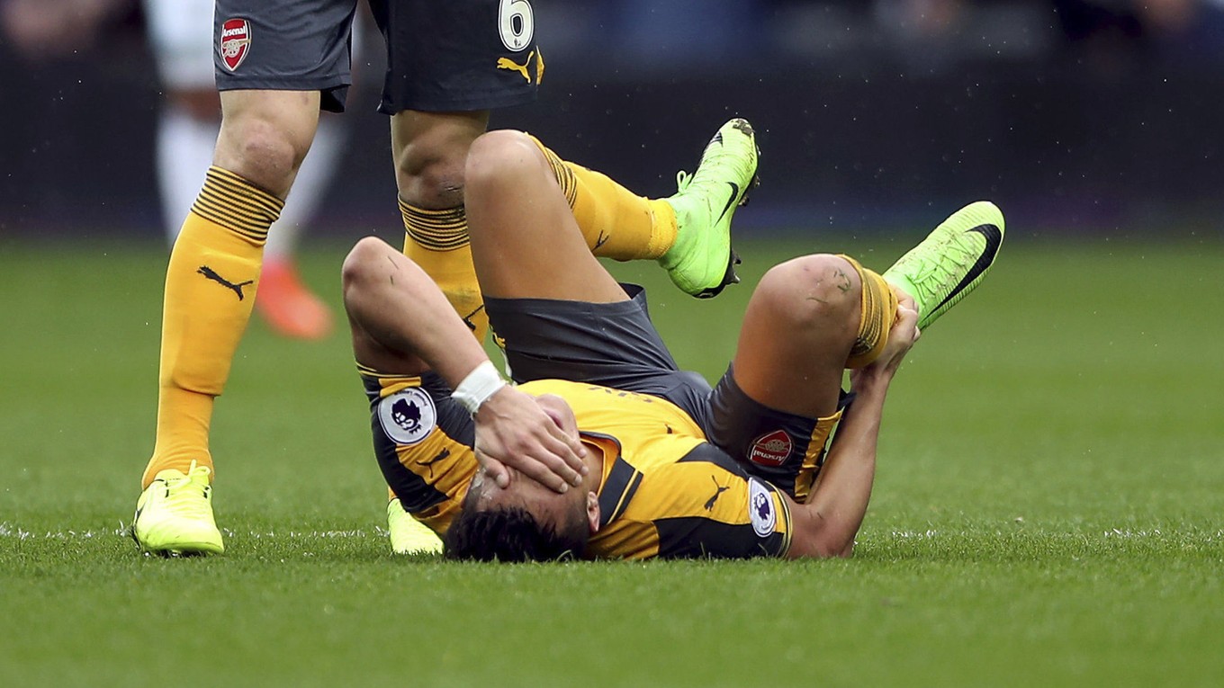 Alexis Sanchez sa zranil a možno svojej reprezentácii nepomôže.