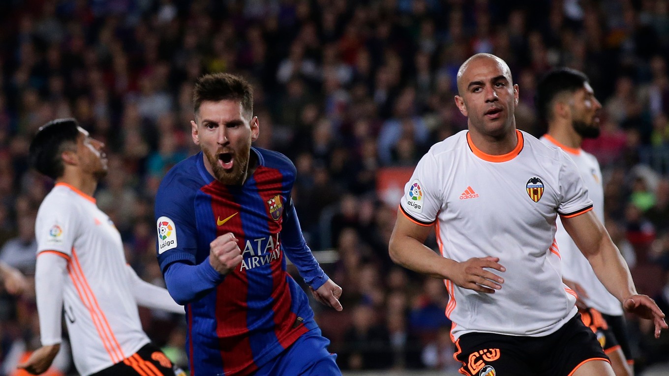 Lionel Messi strelil do siete Valencie dva góly.