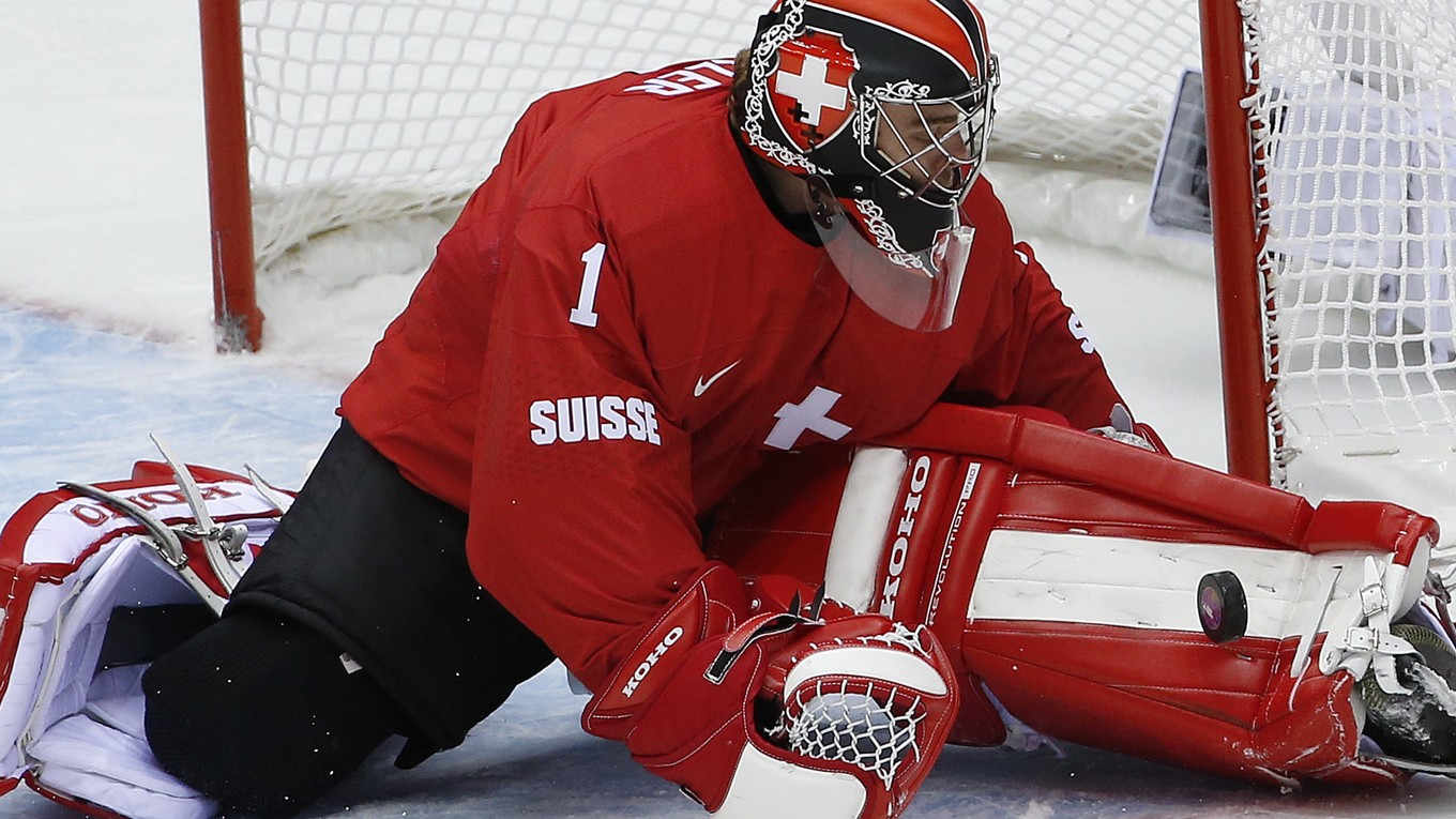 Vo švajčiarskej nominácii figuruje aj bývalý brankár NHL Jonas Hiller.