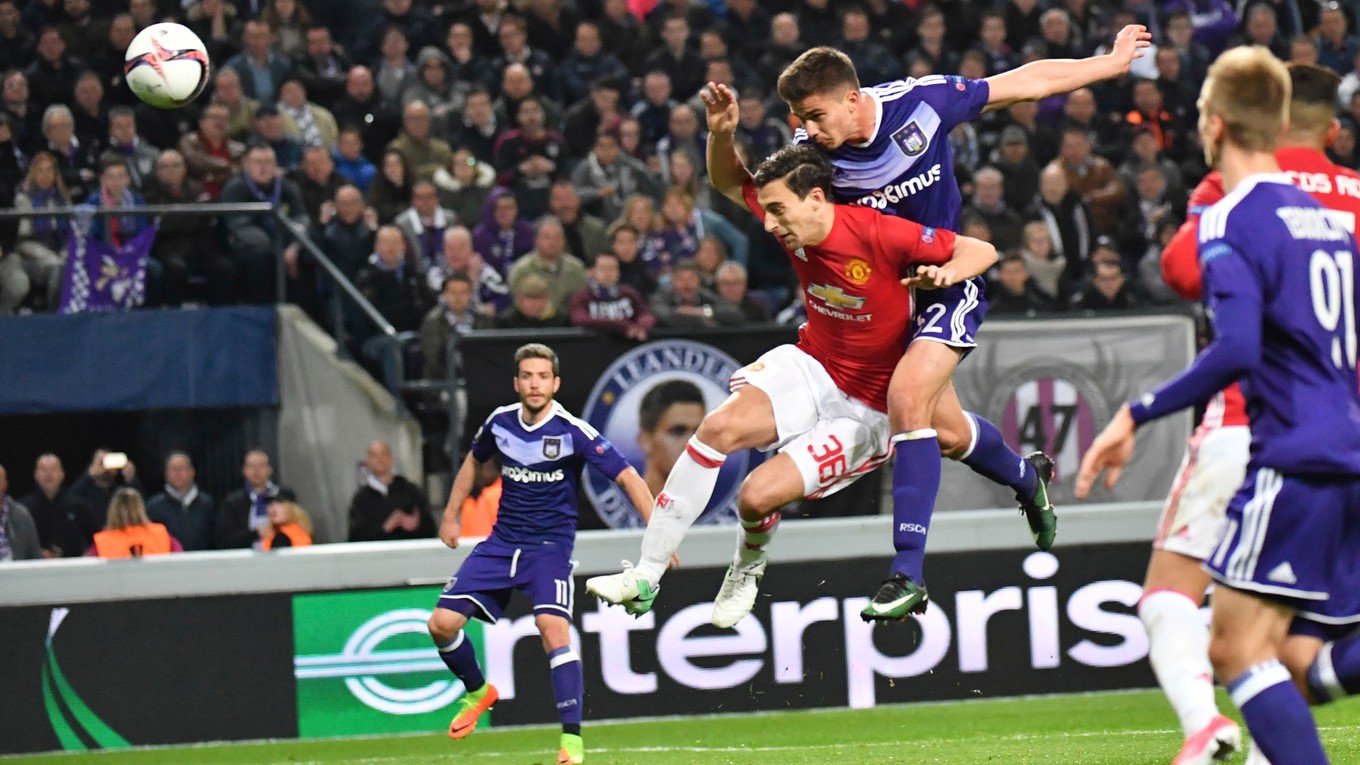 Futbalisti Manchestru United remizovali vo štvrtkovom úvodnom štvrťfinálovom zápase Európskej ligy UEFA 2016/2017 na pôde Anderlechtu Brusel 1:1. 
